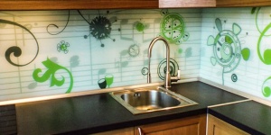 Интеграция пластиковых  панелей в домашнюю кухню